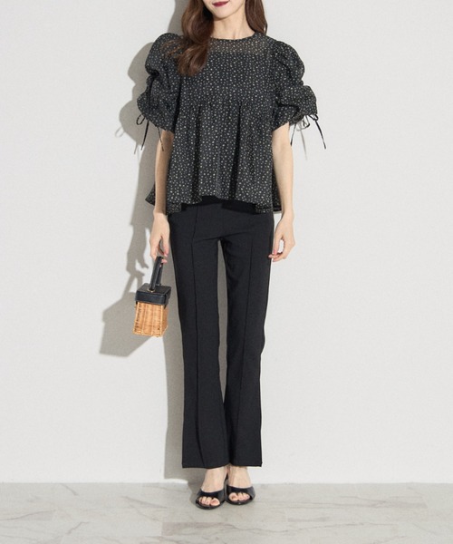 tocco closet(トッコ クローゼット)の「【ZOZO限定】小花柄デザインドロストスリーブブラウス(シャツ/ブラウス・レディース・ブラック/ブルー/ブラウン・M)」の14枚目の写真