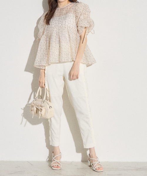 tocco closet(トッコ クローゼット)の「【ZOZO限定】小花柄デザインドロストスリーブブラウス(シャツ/ブラウス・レディース・ブラック/ブルー/ブラウン・M)」の19枚目の写真