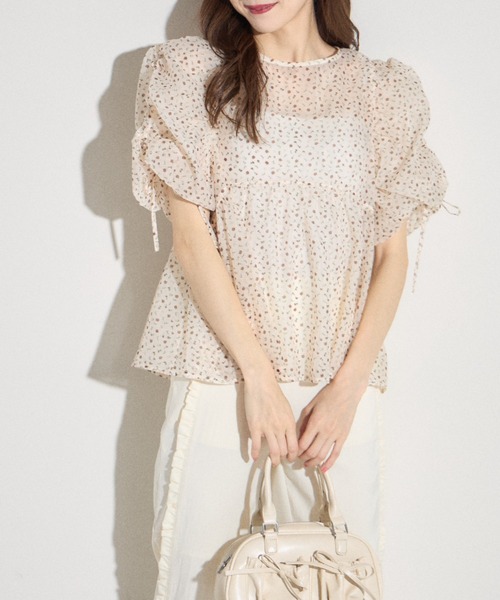 tocco closet(トッコ クローゼット)の「【ZOZO限定】小花柄デザインドロストスリーブブラウス(シャツ/ブラウス・レディース・ブラック/ブルー/ブラウン・M)」の20枚目の写真