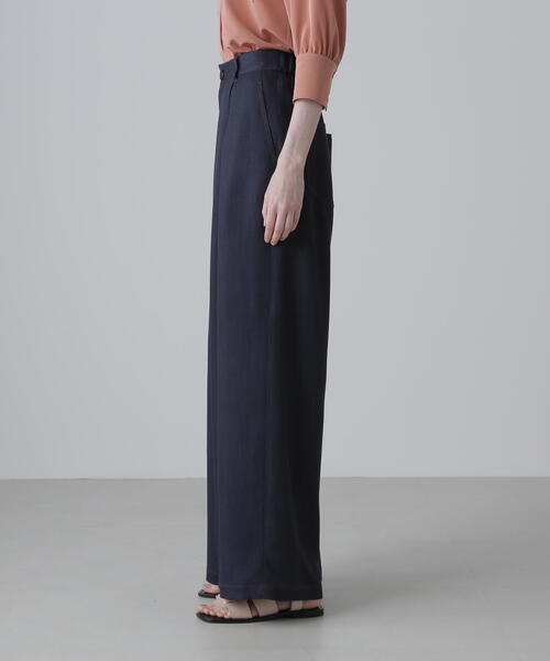 ADORE(アドーア)の「スラブデニムパンツ(デニムパンツ・レディース・ネイビー/ベージュ・38/36)」の4枚目の写真