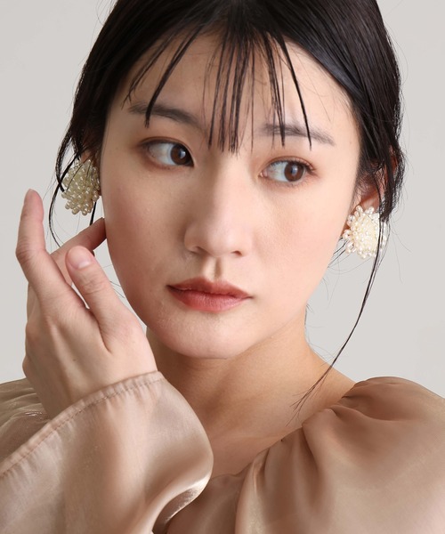atlo（アトロ）の「ブルーミング パール 結婚式 お呼ばれ オケージョン 同窓会 （イヤリング・レディース・ゴールド・FREE）」の6枚目の写真