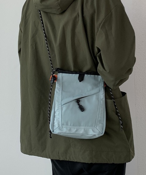 TONE SELECT GOODS(トーンセレクトグッズ)の「urbanfemine./カジュアルミニバッグ・サコッシュU7540(ハンドバッグ・レディース・ホワイト/ブラック/ブルー・FREE)」の5枚目の写真
