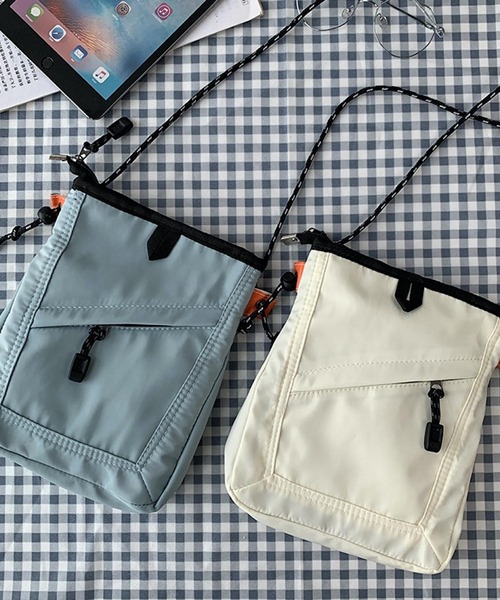 TONE SELECT GOODS(トーンセレクトグッズ)の「urbanfemine./カジュアルミニバッグ・サコッシュU7540(ハンドバッグ・レディース・ホワイト/ブラック/ブルー・FREE)」の6枚目の写真