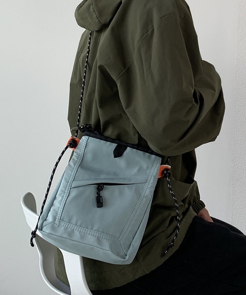 TONE SELECT GOODS(トーンセレクトグッズ)の「urbanfemine./カジュアルミニバッグ・サコッシュU7540(ハンドバッグ・レディース・ホワイト/ブラック/ブルー・FREE)」の7枚目の写真