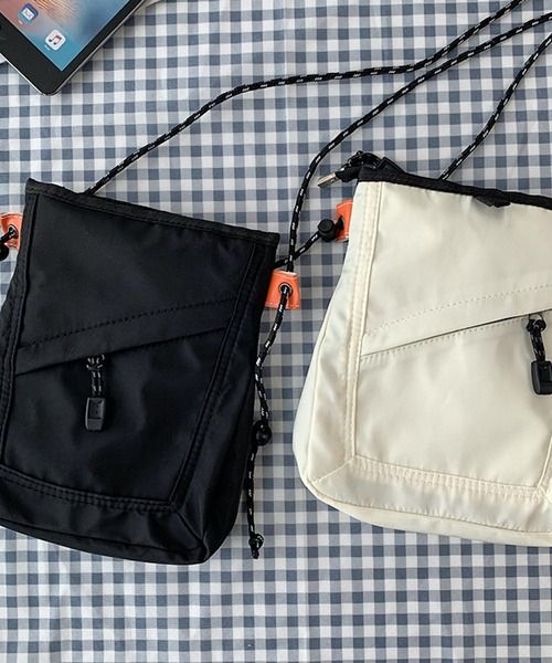 TONE SELECT GOODS(トーンセレクトグッズ)の「urbanfemine./カジュアルミニバッグ・サコッシュU7540(ハンドバッグ・レディース・ホワイト/ブラック/ブルー・FREE)」の8枚目の写真