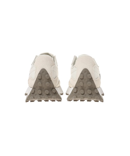 NEW BALANCE(ニューバランス)の「New Balance U327LNA(スニーカー・レディース・ベージュ・23.5㎝/23㎝/24.5㎝/25㎝/24㎝)」の3枚目の写真