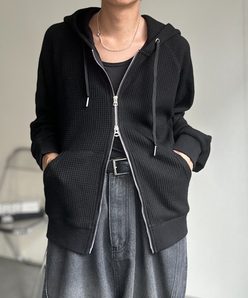 CREARE -LINO-(クレアーレリノ)の「〈ユニセックス商品〉ワッフルZIPパーカー(パーカー・メンズ・ベージュ/グレー/ブラック・XL/L/M)」の2枚目の写真