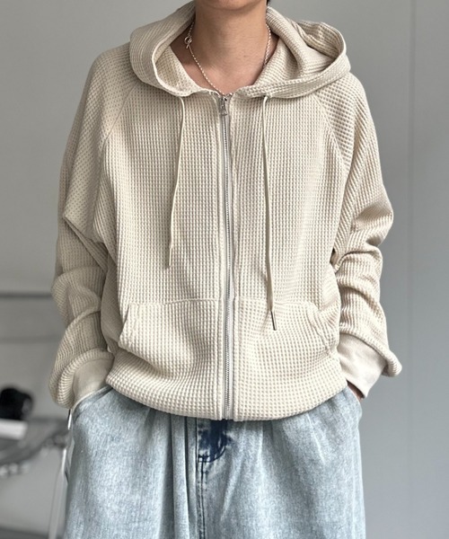 CREARE -LINO-(クレアーレリノ)の「〈ユニセックス商品〉ワッフルZIPパーカー(パーカー・メンズ・ベージュ/グレー/ブラック・XL/L/M)」の15枚目の写真