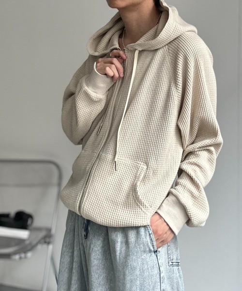 CREARE -LINO-(クレアーレリノ)の「〈ユニセックス商品〉ワッフルZIPパーカー(パーカー・メンズ・ベージュ/グレー/ブラック・XL/L/M)」の16枚目の写真