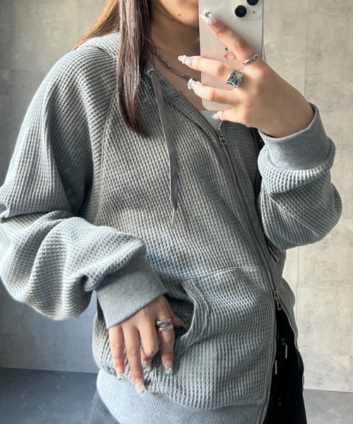 CREARE -LINO-(クレアーレリノ)の「〈ユニセックス商品〉ワッフルZIPパーカー(パーカー・メンズ・ベージュ/グレー/ブラック・XL/L/M)」の5枚目の写真