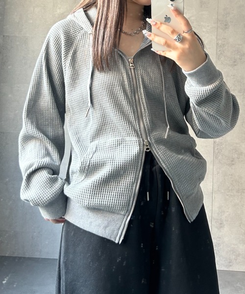 CREARE -LINO-(クレアーレリノ)の「〈ユニセックス商品〉ワッフルZIPパーカー(パーカー・メンズ・ベージュ/グレー/ブラック・XL/L/M)」の6枚目の写真