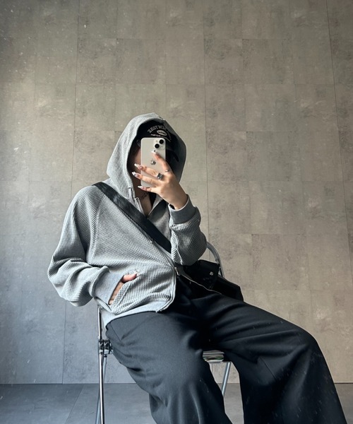 CREARE -LINO-(クレアーレリノ)の「〈ユニセックス商品〉ワッフルZIPパーカー(パーカー・メンズ・ベージュ/グレー/ブラック・XL/L/M)」の10枚目の写真