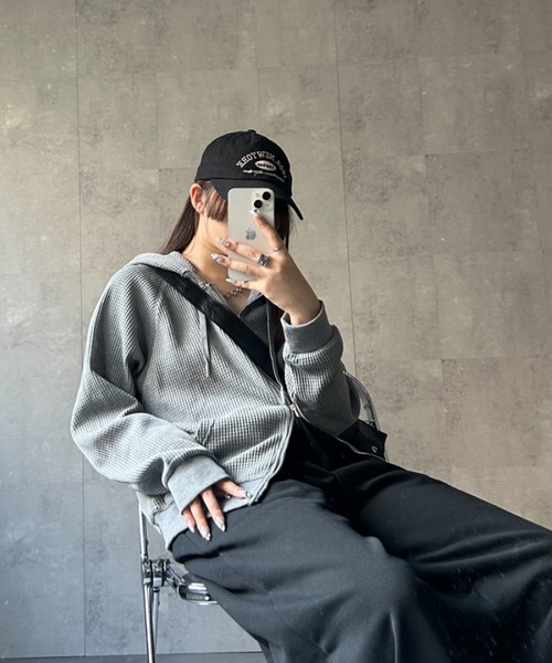 CREARE -LINO-(クレアーレリノ)の「〈ユニセックス商品〉ワッフルZIPパーカー(パーカー・メンズ・ベージュ/グレー/ブラック・XL/L/M)」の11枚目の写真