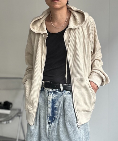 CREARE -LINO-(クレアーレリノ)の「〈ユニセックス商品〉ワッフルZIPパーカー(パーカー・メンズ・ベージュ/グレー/ブラック・XL/L/M)」の14枚目の写真