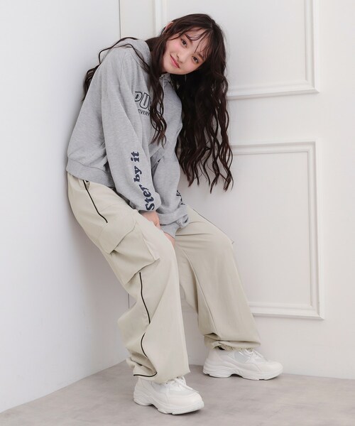 PINK-latte（ピンクラテ）の「ベーシックパイピングカーゴパンツ（その他パンツ・キッズ・ライトグレー/ブラック/パープル/カーキ・13/15 /16/14）」の13枚目の写真