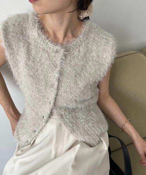 CAPRICIEUX LE'MAGE（カプリシューレマージュ）の「スパンコールフェザーベスト（ニット/セーター・レディース・ブラック/ベージュ・FREE）」の10枚目の写真