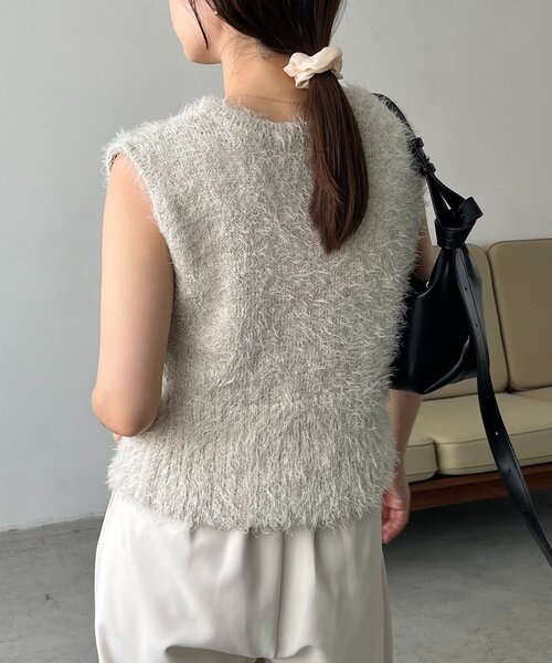 CAPRICIEUX LE'MAGE（カプリシューレマージュ）の「スパンコールフェザーベスト（ニット/セーター・レディース・ブラック/ベージュ・FREE）」の14枚目の写真