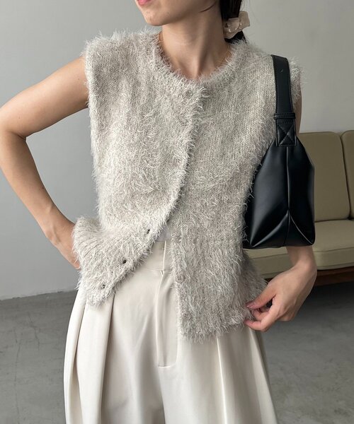 CAPRICIEUX LE'MAGE（カプリシューレマージュ）の「スパンコールフェザーベスト（ニット/セーター・レディース・ブラック/ベージュ・FREE）」の17枚目の写真