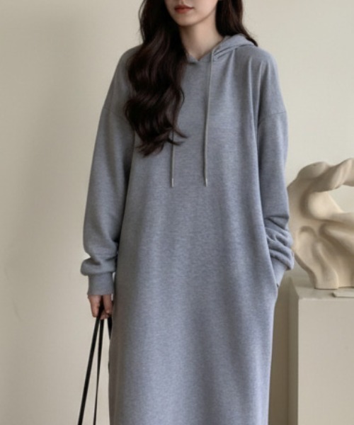 Maison Calme(メゾンカルム)の「【リラックス】マーメイド ボリュームスリーブ スウェットロングワンピース【フレア切り替え】(ワンピース・レディース・ブラック/グレー・F)」の1枚目の写真