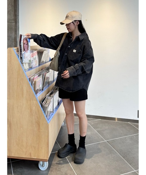 COLONY 2139（コロニートゥーワンスリーナイン）の「オーバータックデニムシャツ（シャツ/ブラウス・レディース・ブラック/ダークブルー・FREE）」の3枚目の写真