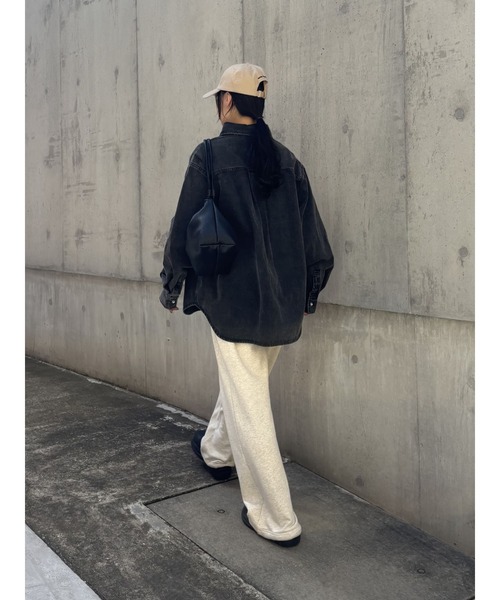 COLONY 2139（コロニートゥーワンスリーナイン）の「オーバータックデニムシャツ（シャツ/ブラウス・レディース・ブラック/ダークブルー・FREE）」の9枚目の写真