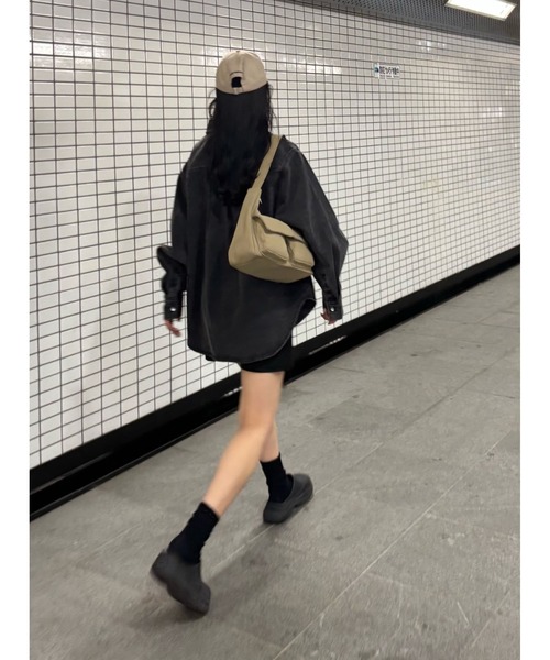 COLONY 2139（コロニートゥーワンスリーナイン）の「オーバータックデニムシャツ（シャツ/ブラウス・レディース・ブラック/ダークブルー・FREE）」の6枚目の写真