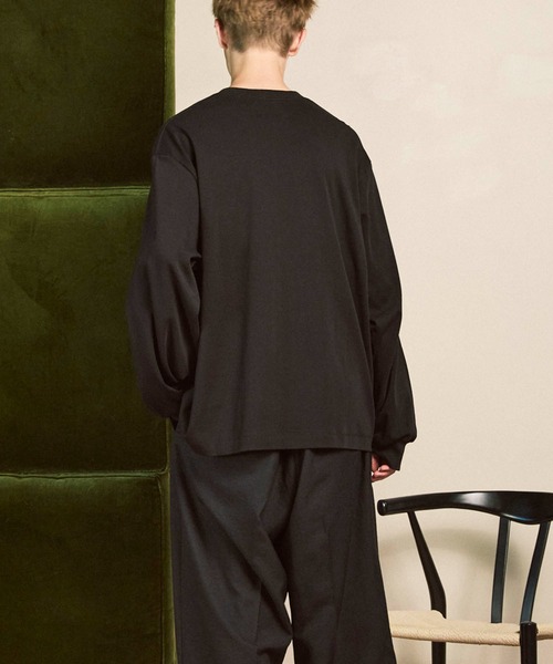 MAISON SPECIAL（メゾンスペシャル）の「《UNISEX》【EX】Prime-Over Smooth Crew Neck Long Sleeve T-Shirt/プライムオーバースムースクルーネックロングスリーブTシャツ【MAISON SPECIAL/メゾンスペシャル】（Tシャツ/カットソー・メンズ・チャコールグレー/ブラック/オフホワイト/グレイッシュベージュ・1/2/0）」の16枚目の写真