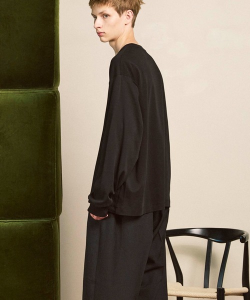MAISON SPECIAL（メゾンスペシャル）の「《UNISEX》【EX】Prime-Over Smooth Crew Neck Long Sleeve T-Shirt/プライムオーバースムースクルーネックロングスリーブTシャツ【MAISON SPECIAL/メゾンスペシャル】（Tシャツ/カットソー・メンズ・チャコールグレー/ブラック/オフホワイト/グレイッシュベージュ・1/2/0）」の15枚目の写真