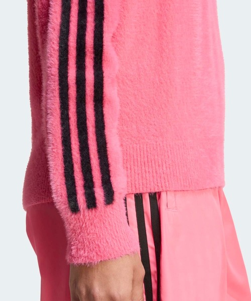 adidas（アディダス）の「アディカラー ホリデー ニット セーター
