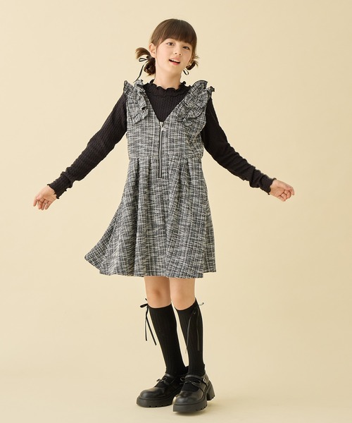 Amourire girl(アムリールガール)の「カットツイード ハーフジップジャンパースカート×リブニットソーセット(ワンピース・キッズ・ブラック/オフホワイト・130cm/140cm/150cm/160cm)」の13枚目の写真