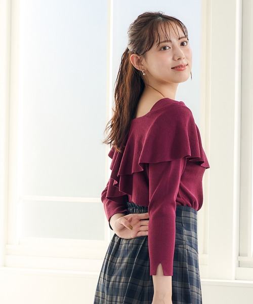 12Twelve Agenda（トゥエルブ　アジェンダ）の「前後2wayフリルオフショル7分袖ニットプルオーバー（ニット/セーター・レディース・ブラック/アイボリー/ピンク・M）」の4枚目の写真