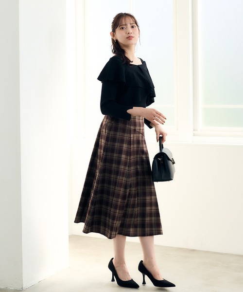 12Twelve Agenda（トゥエルブ　アジェンダ）の「前後2wayフリルオフショル7分袖ニットプルオーバー（ニット/セーター・レディース・ブラック/アイボリー/ピンク・M）」の11枚目の写真