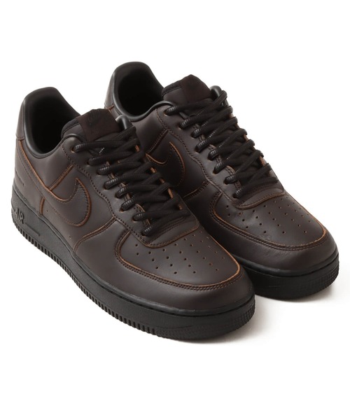 NIKE(ナイキ)の「NIKE AIR FORCE 1 '07 PRM / ナイキ エア フォース 1 '07 PRM 【SP】(スニーカー・メンズ・ブラウン・28.5cm/28.0cm/27.5cm/27.0cm/26.5cm/26.0cm/25.5cm/29.0cm/30.0cm/25.0cm/24.5cm/24.0cm/23.5cm/23.0cm)」の1枚目の写真