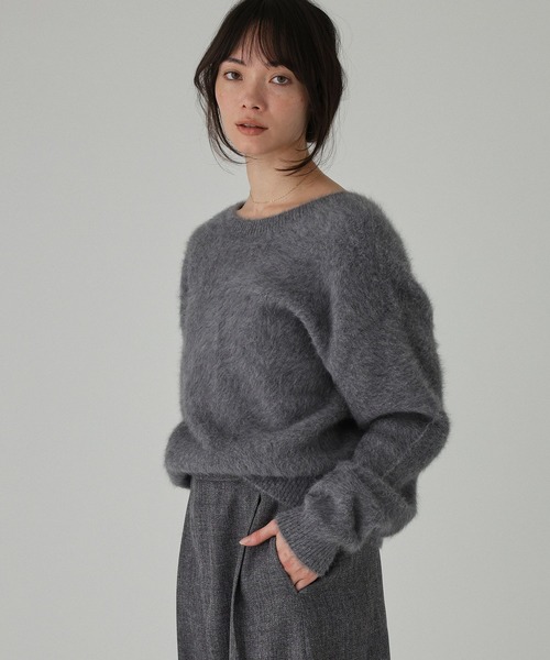 BABYLONE（バビロン）の「2WAYFOXカシミヤプルオーバー（ニット/セーター・レディース・ピンク/サックスブルー/オフホワイト/チャコール/グレー/ライトグリーン/ベージュ/ダークブラウン・フリー）」の3枚目の写真