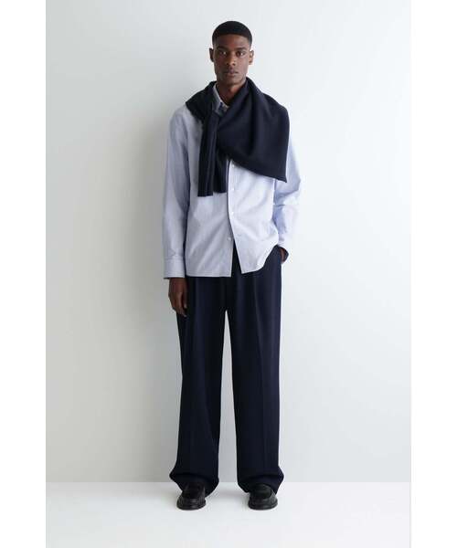 COS（コス）の「コットンオックスフォードシャツ（シャツ/ブラウス・メンズ・ホワイト/ホワイト×ブルー・S/XL/L/M）」の3枚目の写真