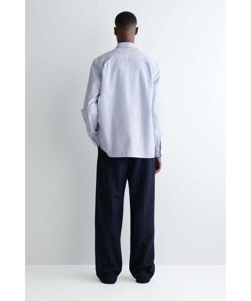 COS（コス）の「コットンオックスフォードシャツ（シャツ/ブラウス・メンズ・ホワイト/ホワイト×ブルー・S/XL/L/M）」の4枚目の写真