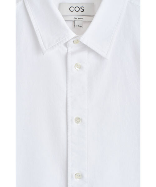 COS（コス）の「コットンオックスフォードシャツ（シャツ/ブラウス・メンズ・ホワイト/ホワイト×ブルー・S/XL/L/M）」の17枚目の写真