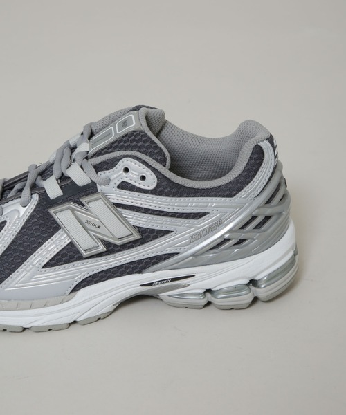 NEW BALANCE(ニューバランス)の「new balance/1906R(スニーカー・レディース・グレー・23/24/25)」の3枚目の写真