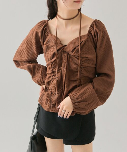 mystic（ミスティック）の「【3色展開】長袖パフビスチェブラウス（シャツ/ブラウス・レディース・ブラウン/ブラック/オフホワイト・FREE）」の4枚目の写真