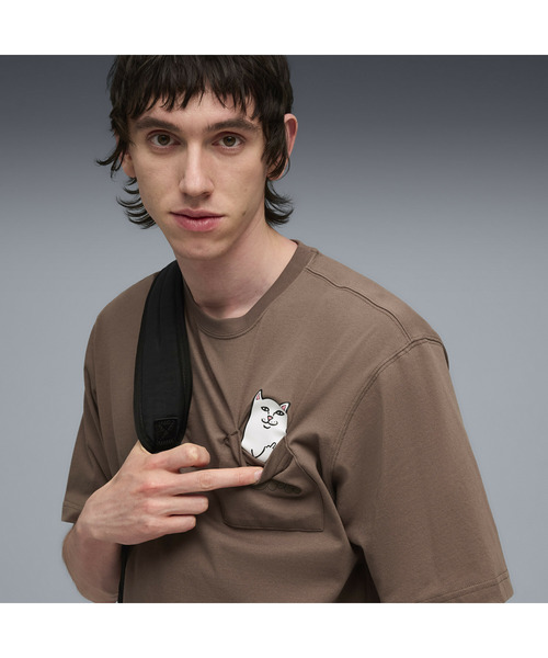 PUMA（プーマ）の「PUMA プーマ ユニセックス PUMA x RIPNDIP リラックスド ポケット 半袖 Tシャツ P（Tシャツ/カットソー・メンズ・ブロンズ/ブラック・LARGE/X-LARGE/X-SMALL/SMALL/MEDIUM）」の10枚目の写真