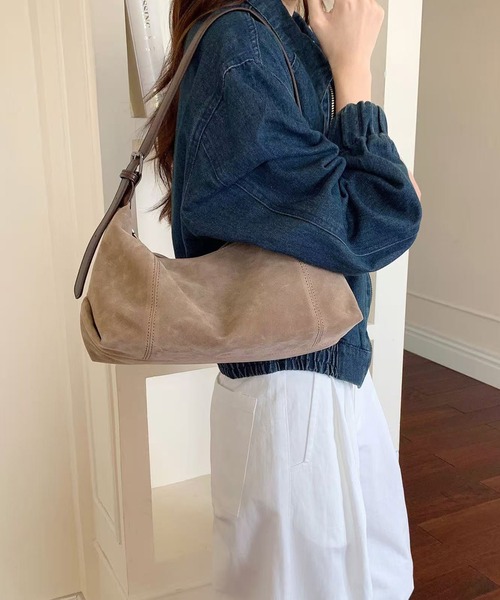 NuNuNa(ヌヌナ)の「【NuNuNa】2WAYスエードタッチ ミニ ショルダーバッグ(ハンドバッグ・レディース・ブラック/ベージュ/キャメル/ブラウン/ダークブラウン・FREE)」の5枚目の写真