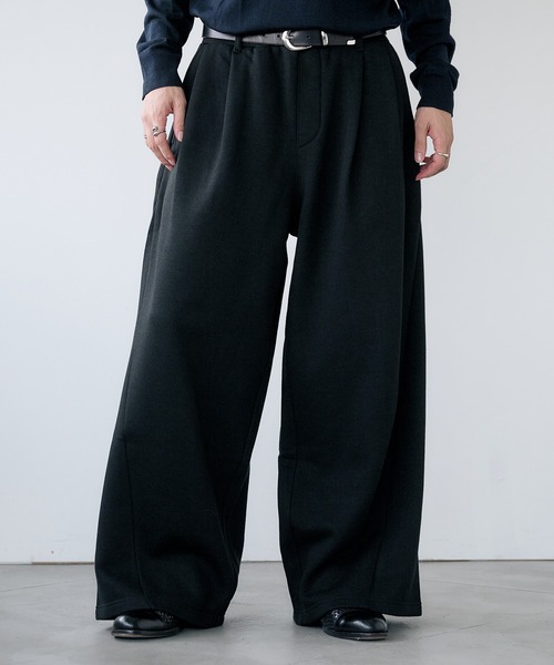 Adoon plain(アドーンプレーン)の「2-Tuck Wide Curve Sweat Pants / 2タックワイドカーブスウェットパンツ(その他パンツ・メンズ・ライトグレー/ブラック・SMALL/MEDIUM/LARGE)」の2枚目の写真
