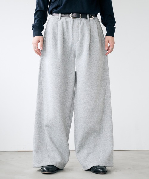 Adoon plain(アドーンプレーン)の「2-Tuck Wide Curve Sweat Pants / 2タックワイドカーブスウェットパンツ(その他パンツ・メンズ・ライトグレー/ブラック・SMALL/MEDIUM/LARGE)」の3枚目の写真