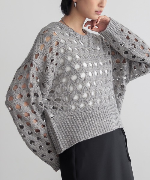 for/c(フォーシー)の「大きめメッシュウール混ニット【サスティナブル】(ニット/セーター・レディース・オフホワイト/チャコール/グレー・L/M)」の1枚目の写真
