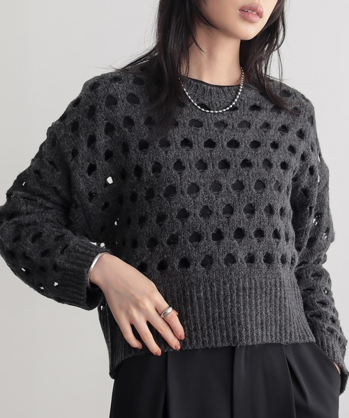 for/c(フォーシー)の「大きめメッシュウール混ニット【サスティナブル】(ニット/セーター・レディース・オフホワイト/チャコール/グレー・L/M)」の4枚目の写真