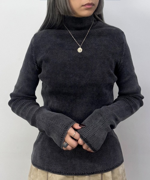 NICOLE CLUB（ニコル　クラブ）の「ハイネックリブニット（Tシャツ/カットソー・レディース・オフホワイト/チャコール・FREE）」の2枚目の写真