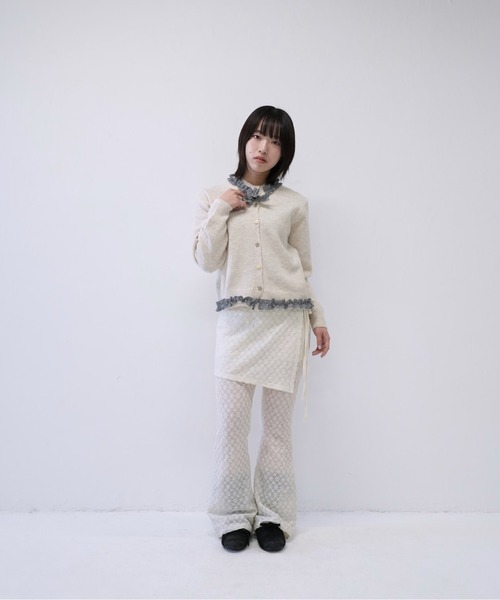 Uenui(ウニュイ)の「【 cunii 】フリル ギンガム チェック リボン ニット カーディガン レディース 長袖 フェミニン 韓国 風 ガーリー トップス(カーディガン/ボレロ・レディース・アイボリー/グレー・FREE)」の21枚目の写真