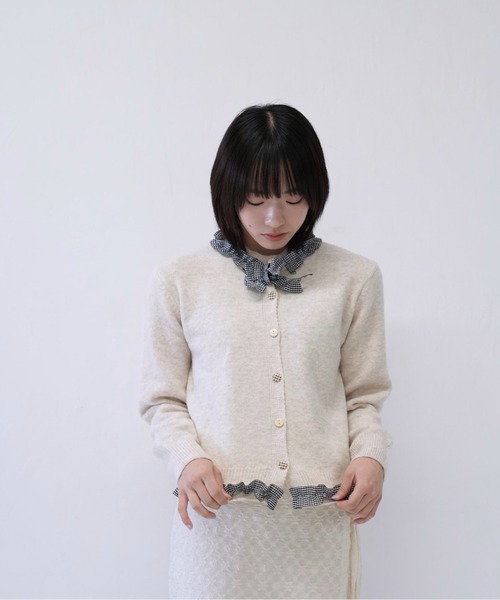 Uenui(ウニュイ)の「【 cunii 】フリル ギンガム チェック リボン ニット カーディガン レディース 長袖 フェミニン 韓国 風 ガーリー トップス(カーディガン/ボレロ・レディース・アイボリー/グレー・FREE)」の14枚目の写真