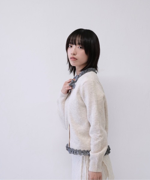 Uenui(ウニュイ)の「【 cunii 】フリル ギンガム チェック リボン ニット カーディガン レディース 長袖 フェミニン 韓国 風 ガーリー トップス(カーディガン/ボレロ・レディース・アイボリー/グレー・FREE)」の6枚目の写真