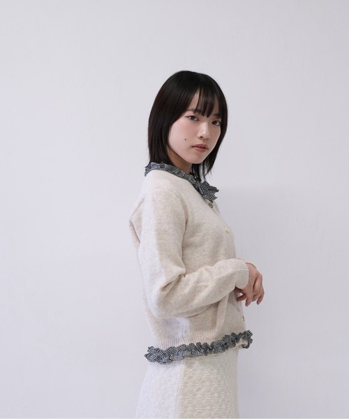 Uenui(ウニュイ)の「【 cunii 】フリル ギンガム チェック リボン ニット カーディガン レディース 長袖 フェミニン 韓国 風 ガーリー トップス(カーディガン/ボレロ・レディース・アイボリー/グレー・FREE)」の10枚目の写真